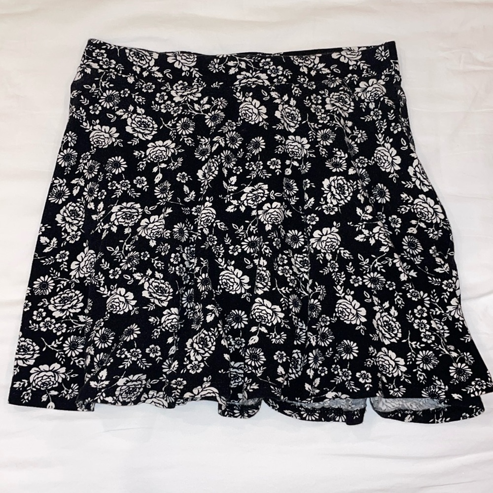 LA Hearts - Floral Rose Skater Mini Skirt - Medium